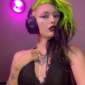 TwistedAliceW avatar