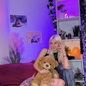 EmilySwan avatar